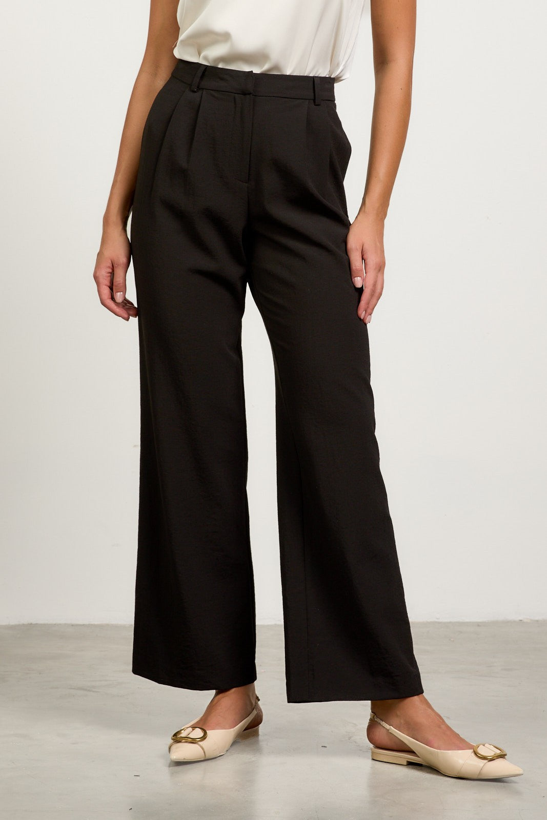 VONDA PLEATED PANTS