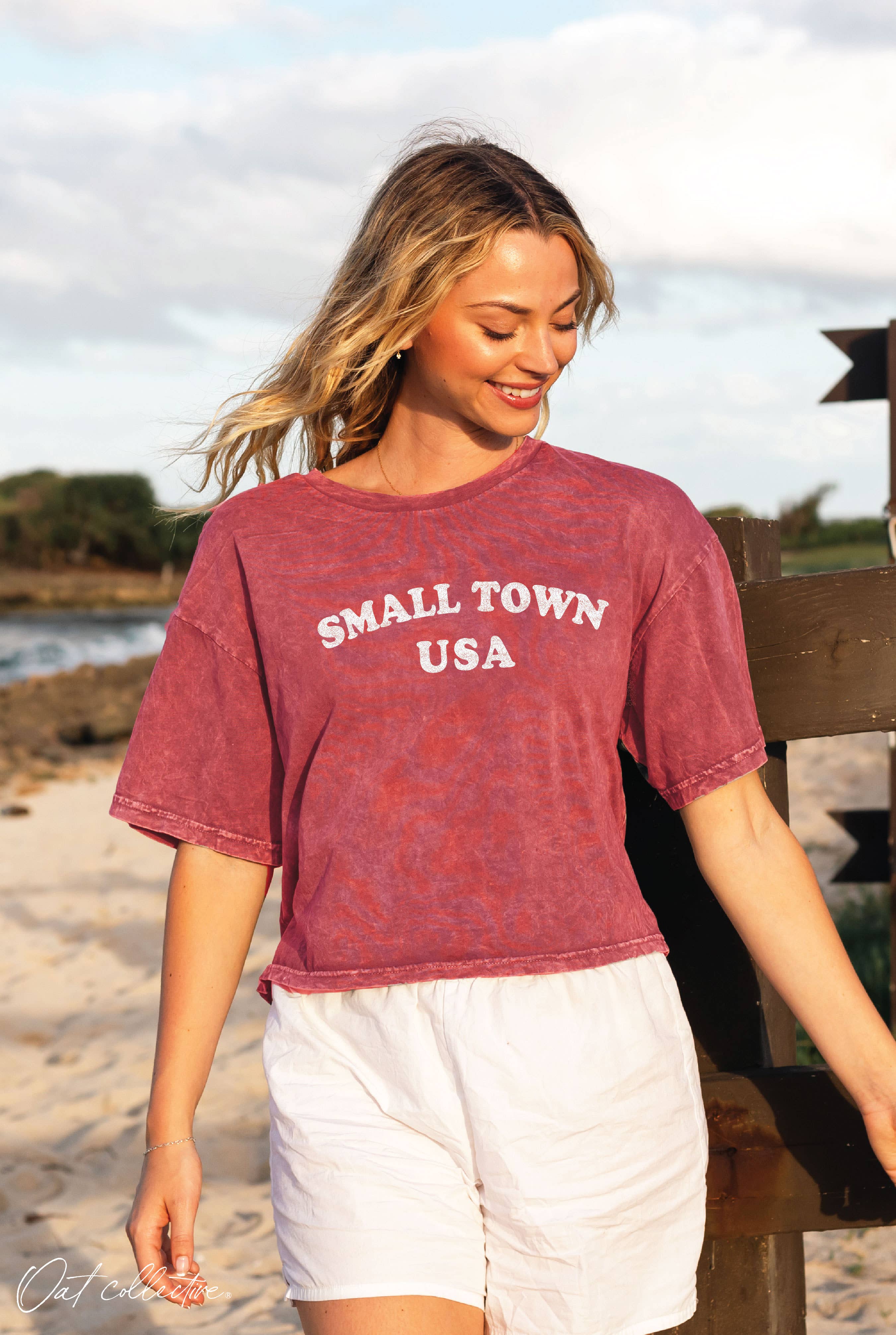 SMALL TOWN USA Cropped Top